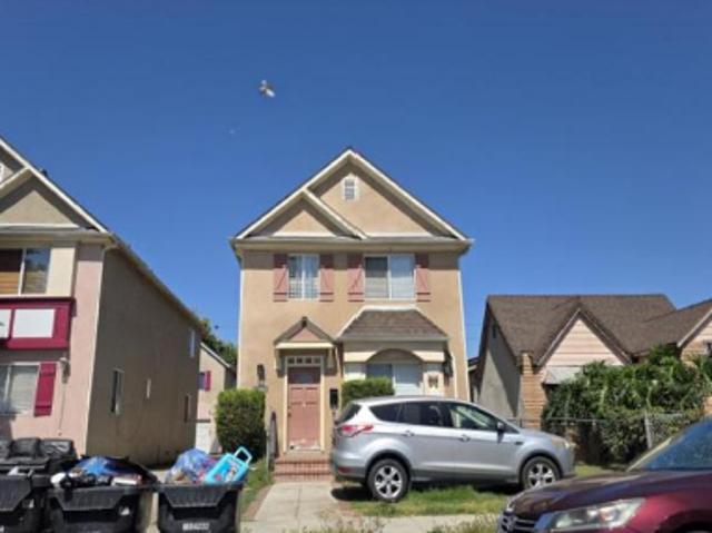 House for sale in Exposition Park, Los Angeles