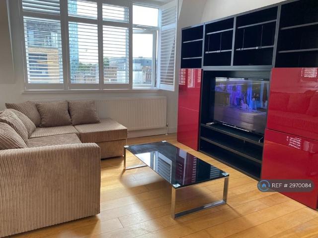 Apartment for rent in London Borough of Merton, Collier's Wood