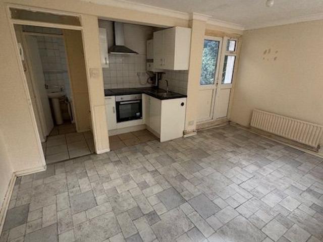 Studio for rent in Spring Park, Luton