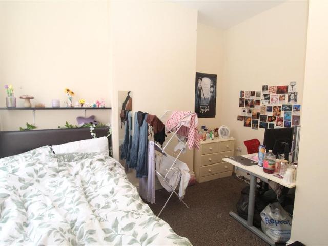 Room for rent in Falcon Lodge, Wales