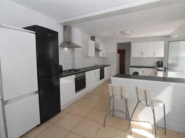 Room for rent in Falcon Lodge, Wales