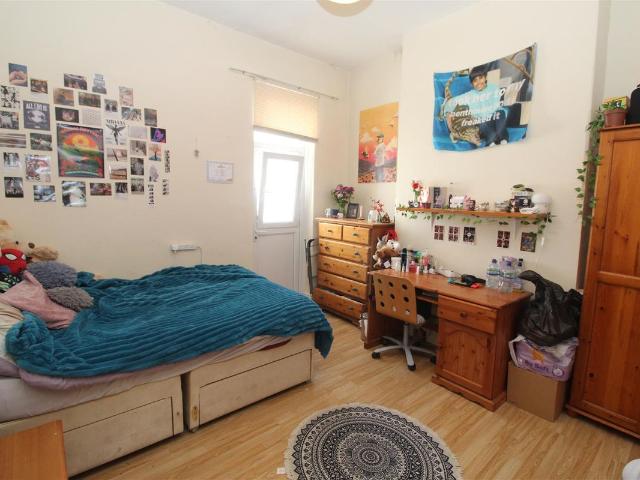 Room for rent in Falcon Lodge, Wales