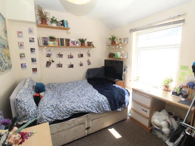 Room for rent in Falcon Lodge, Wales