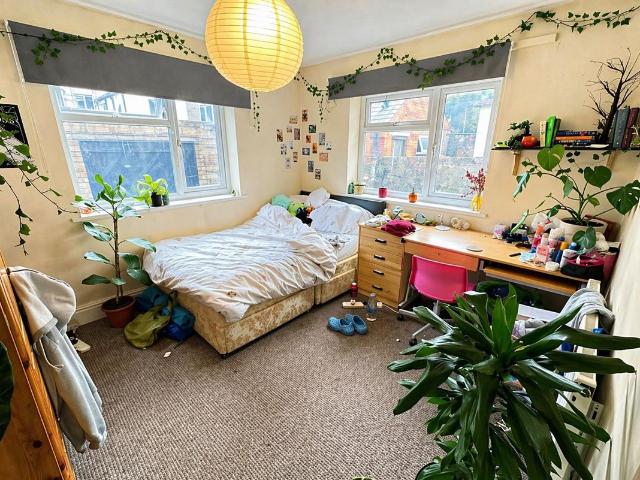 Room for rent in Falcon Lodge, Wales