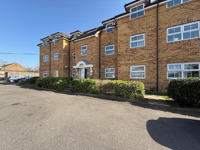 Apartment for rent in Slough, Isle Of Man