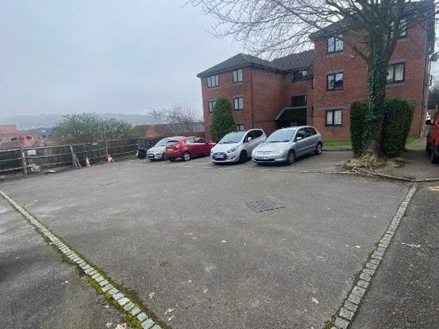 Apartment for rent in Daws Hill, Cressex