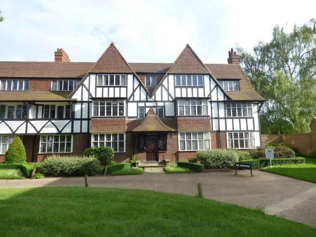 Apartment for rent in Hanger Hill Garden Estate, Greater London
