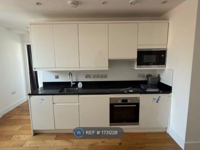 House for rent in Woodcote, Epsom