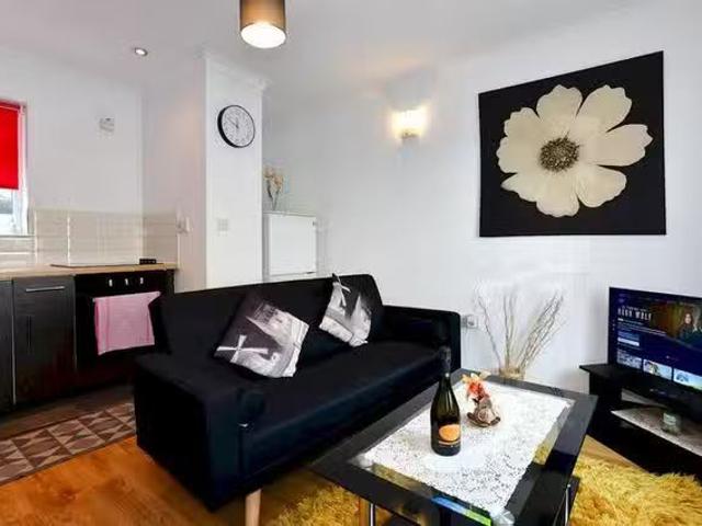 Apartment for rent in Saltmead, Falcon Lodge