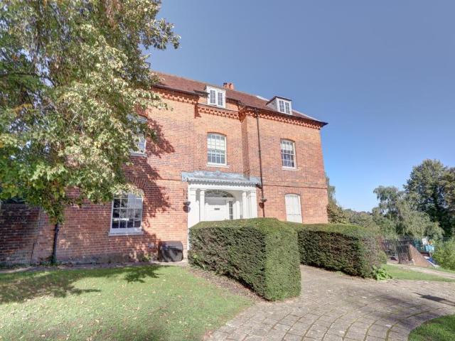 Apartment for rent in High Wycombe Community Board, High Wycombe