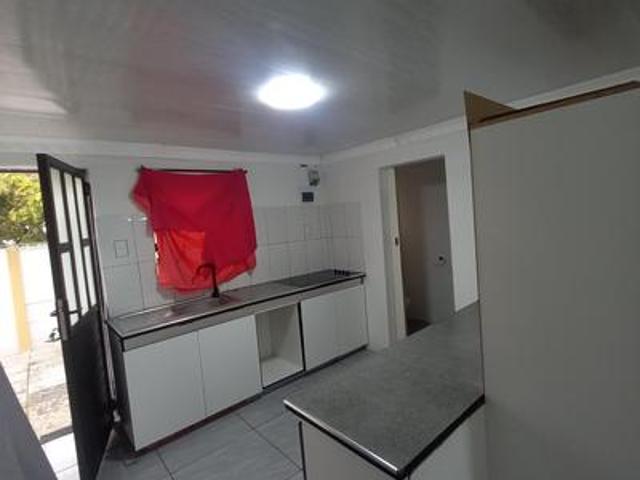 Apartment for rent in Goodwood, City of Cape Town