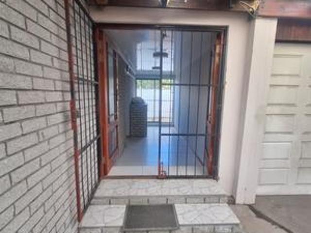 Apartment for rent in Goodwood, Western Cape