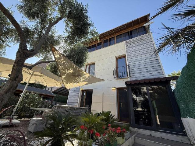 Urla, İzmir içerisinde satılık Villa