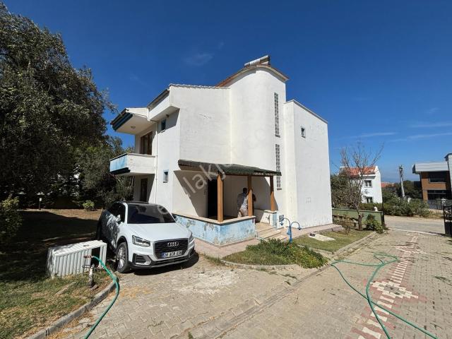Burhaniye içerisinde satılık Villa
