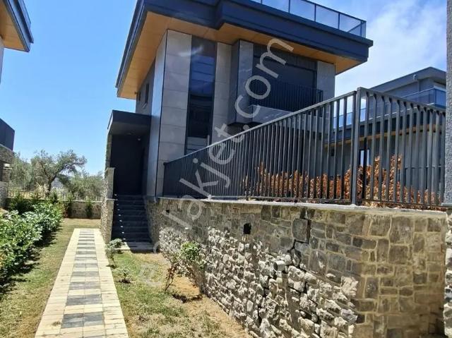 Burhaniye, Balikesir içerisinde satılık Villa