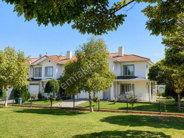 Batıkent Mahallesi, Tepebaşı içerisinde satılık Villa