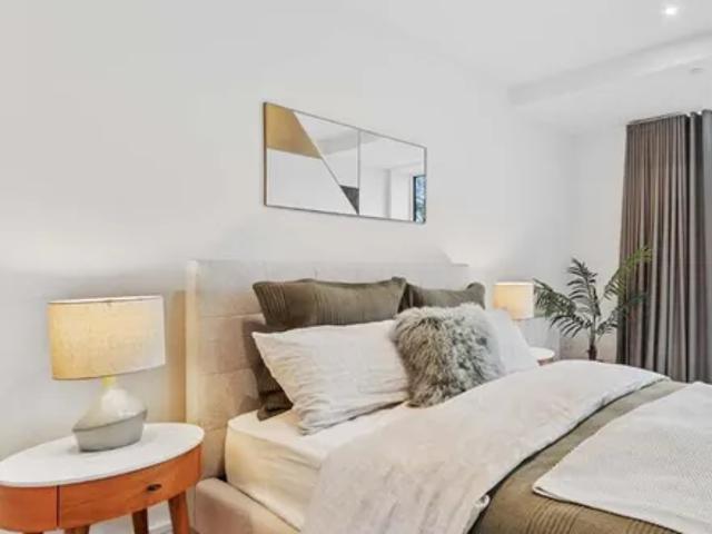 Apartment for rent in London Borough of Merton, Raynes Park