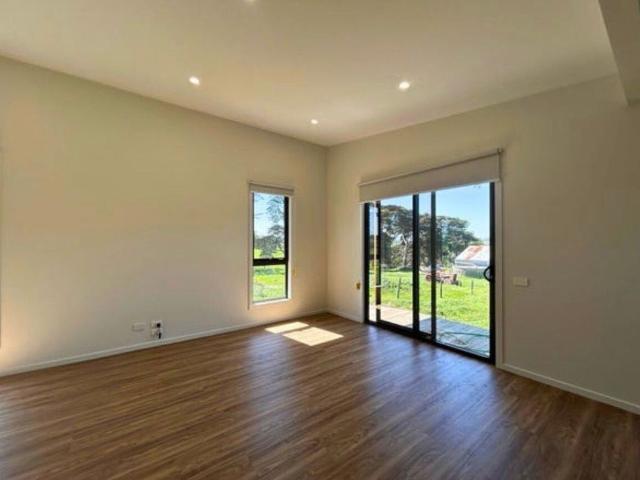 Room for rent in Ryanston, Victoria