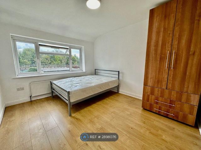 House for rent in London Borough of Ealing, Perivale