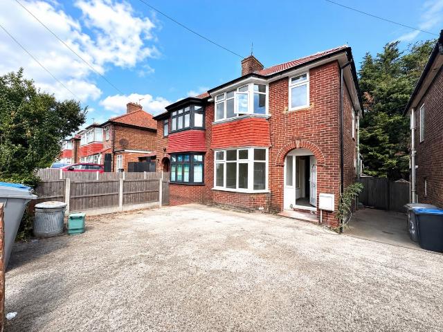 House for rent in Kingsbury, Greater London