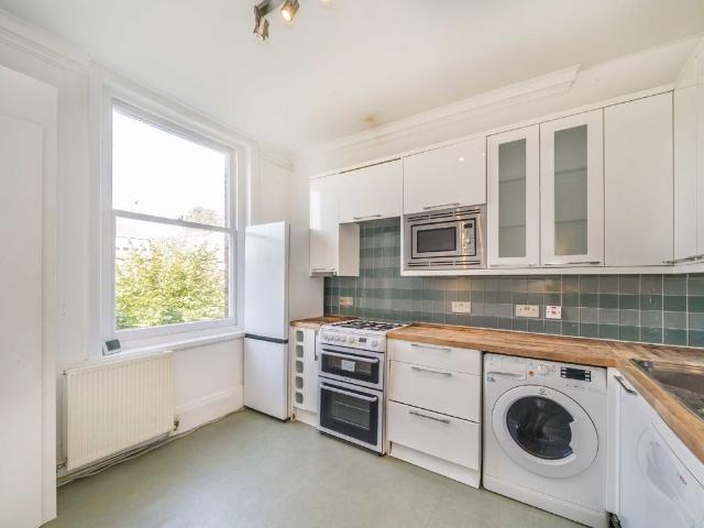 Apartment for rent in Manor Park, Greater London