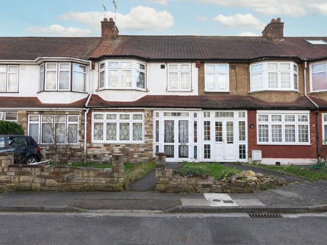 Room for rent in Ponders End, Greater London