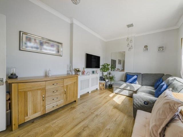 Apartment for rent in Hersham, Walton-on-Thames