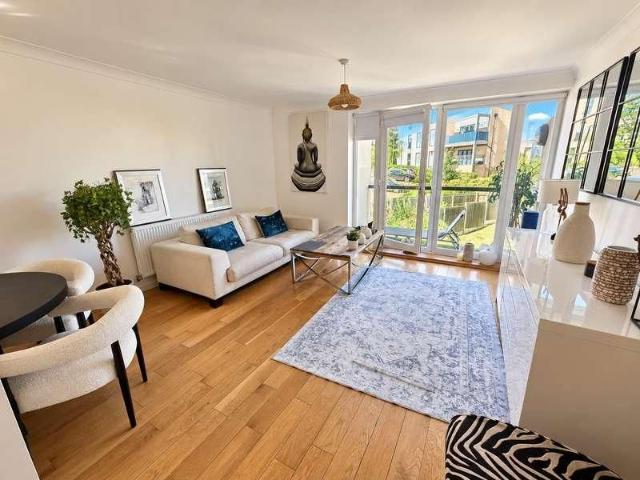 Apartment for rent in Ridgemont, Greater London