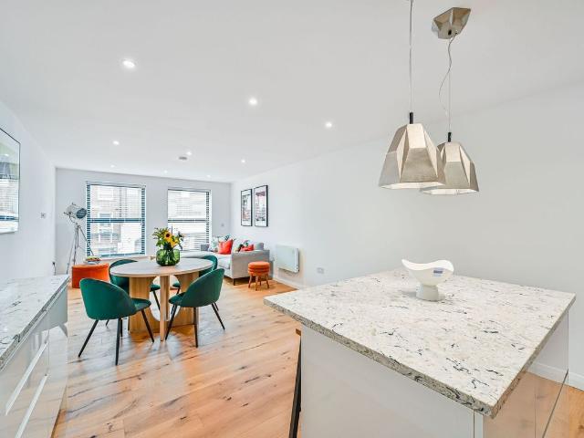 Apartment for rent in Bellenden, Greater London