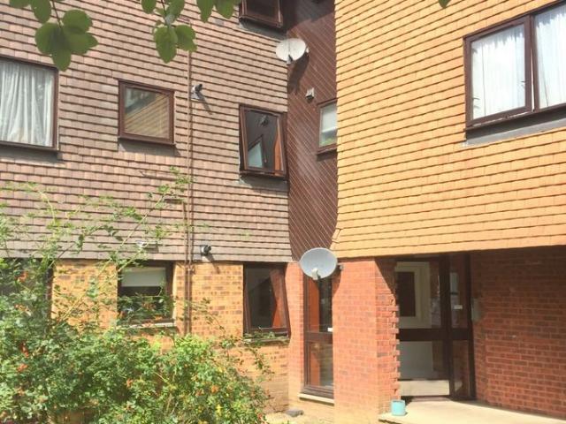 Studio for rent in Yiewsley, Greater London