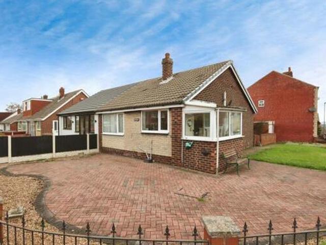 House for sale in Belle Isle, West Yorkshire