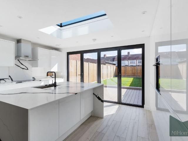 Apartment for rent in London Borough of Enfield, Greater London