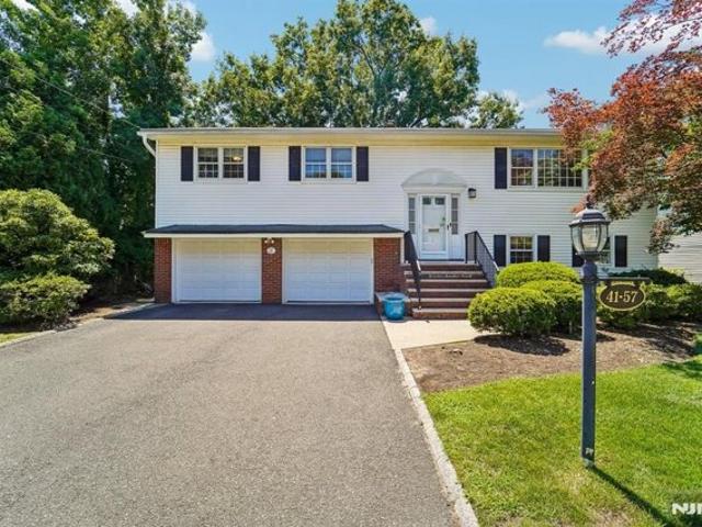 House for sale in Fair Lawn, New Jersey