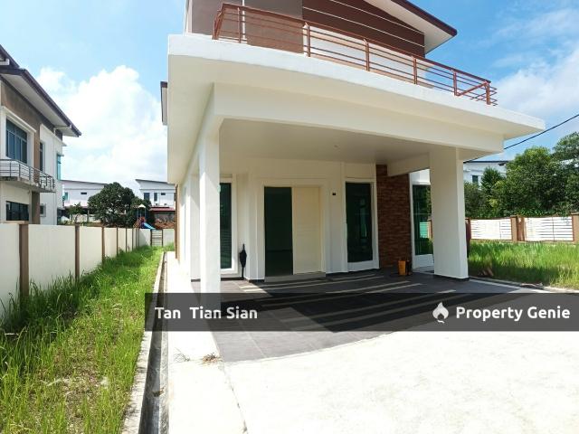 Bungalow for sale in Malaka