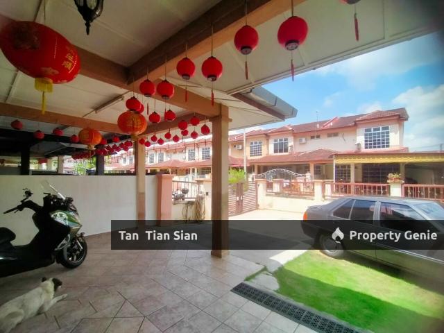 Terraced House for sale in Malaka