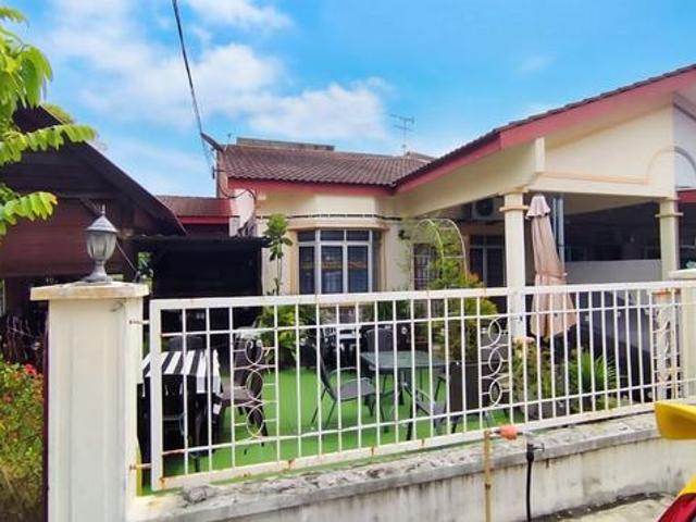 Terraced House for sale in Malaka