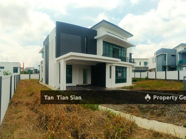 Bungalow for sale in Malaka
