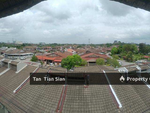 Flat for sale in Malaka