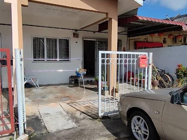 Terraced House for sale in Malaka