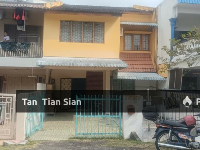 Terraced House for sale in Malaka