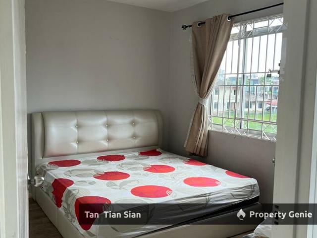 Flat for sale in Malaka