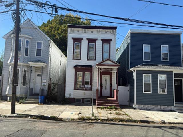 House for sale in Newark, Essex County