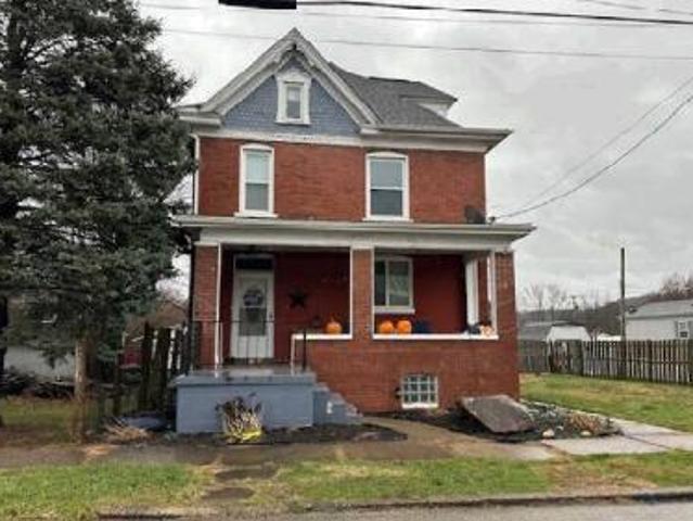 House for sale in Youngwood