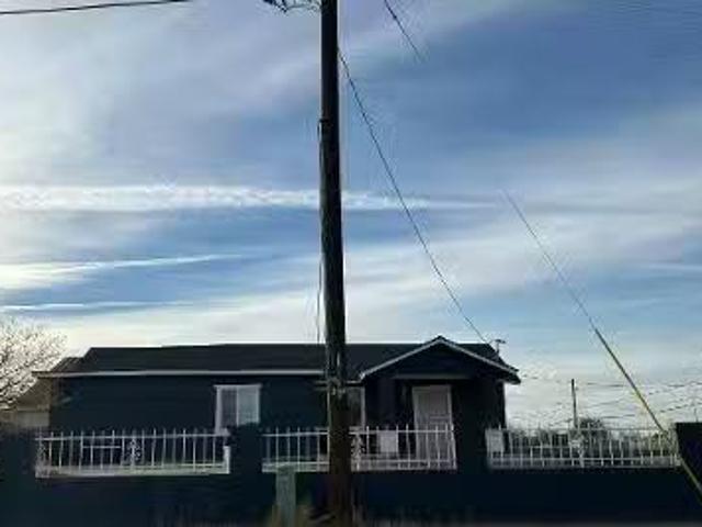 House for sale in Avondale