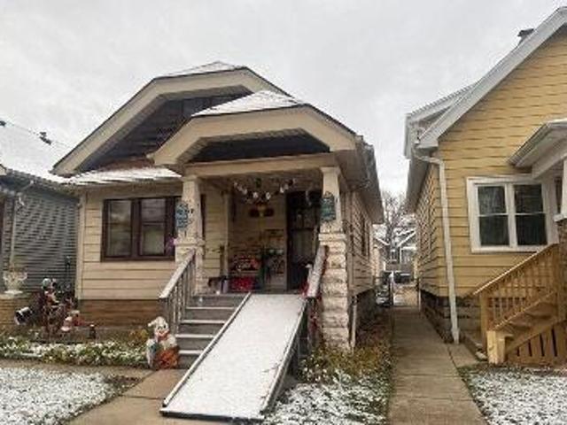 House for sale in Milwaukee, Wisconsin