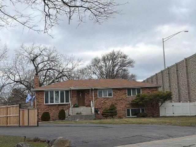 House for sale in Hickory Hills, Illinois