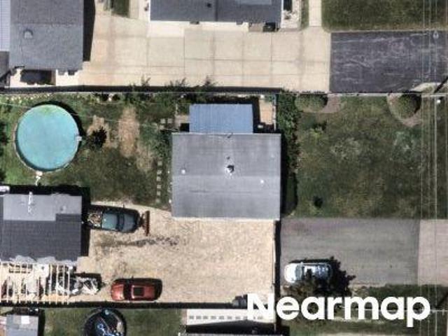 House for sale in Lindenhurst, Lake County
