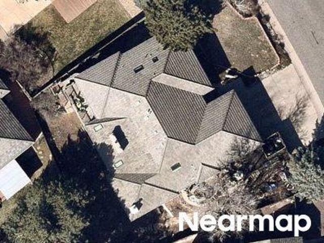 House for sale in Aurora