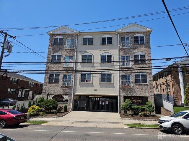 Condo for sale in Elizabeth, New Jersey