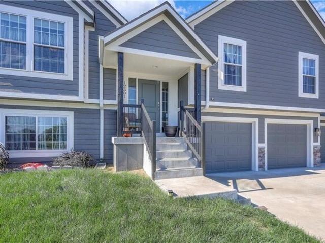 House for sale in Peculiar, Missouri